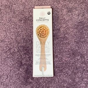❗️BEAUTY SALE✨3/$20❗️NWT Daily Concepts Facial Dry Brush